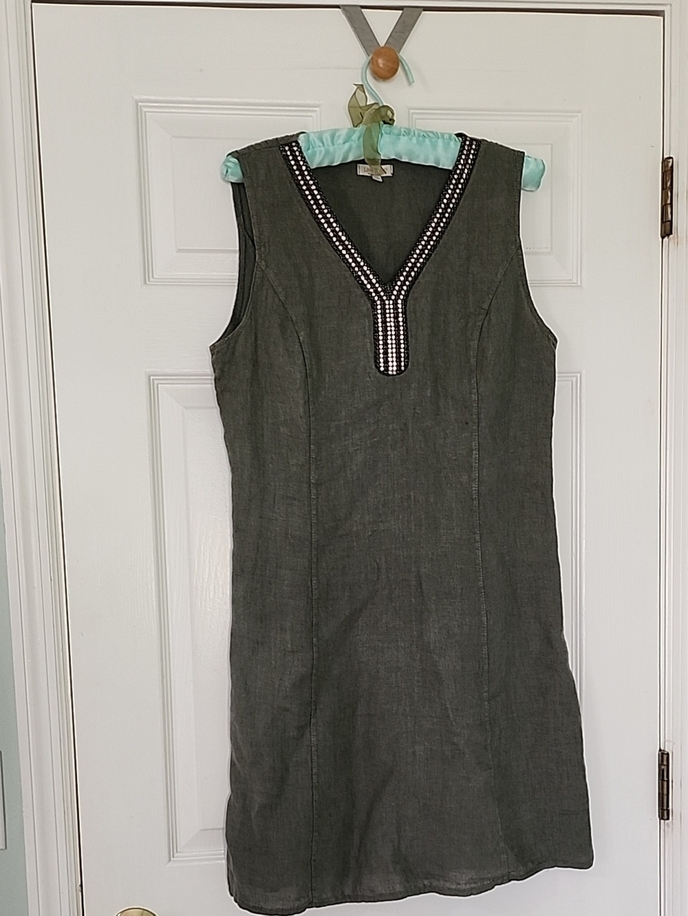 Lina Tomei Sleeveless Olive Green V-Neck Rhinestone Beaded Linen Nap Dress Med.